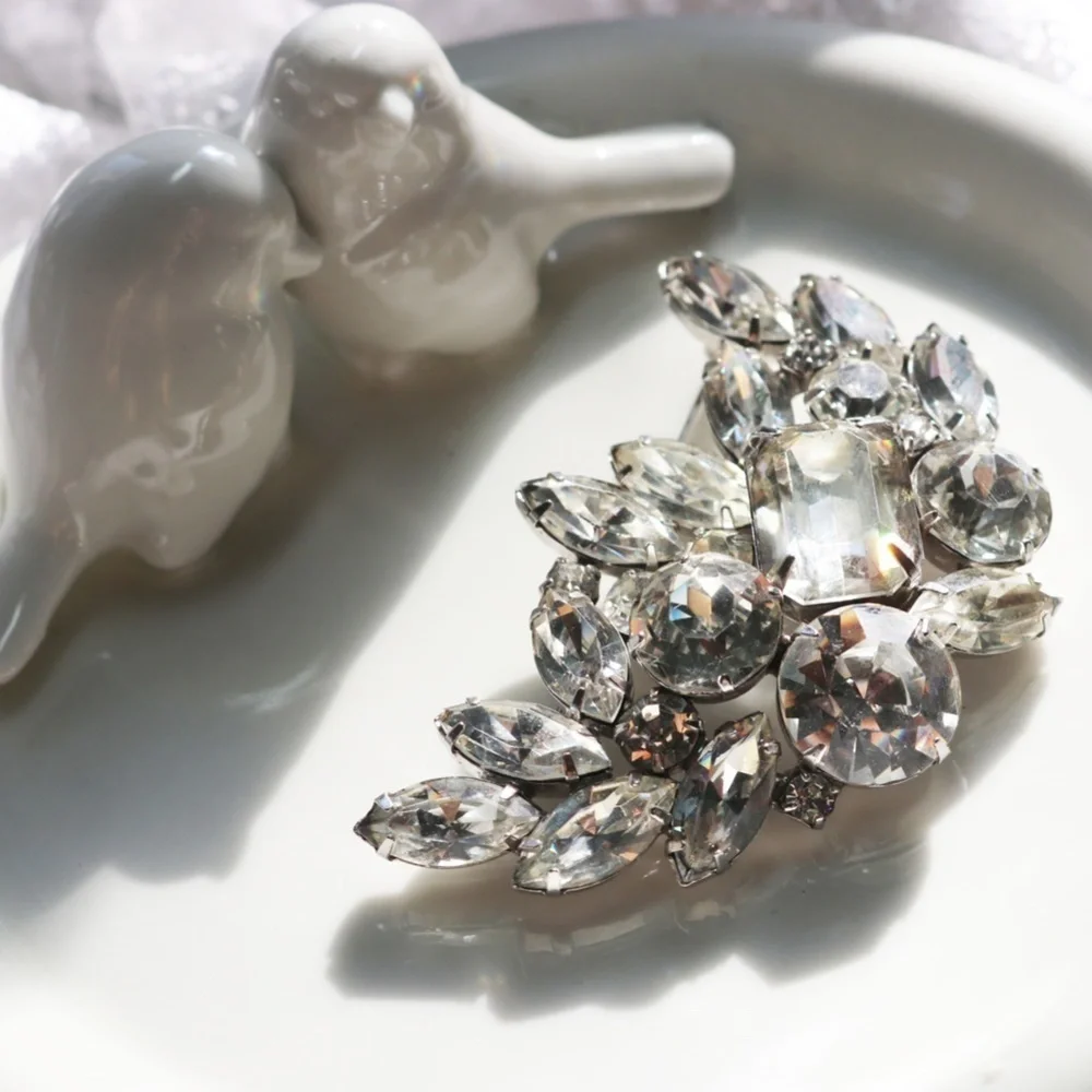 BREATHTAKING! Rare Vintage Kramer of New York Dazzling Crystal Brooch